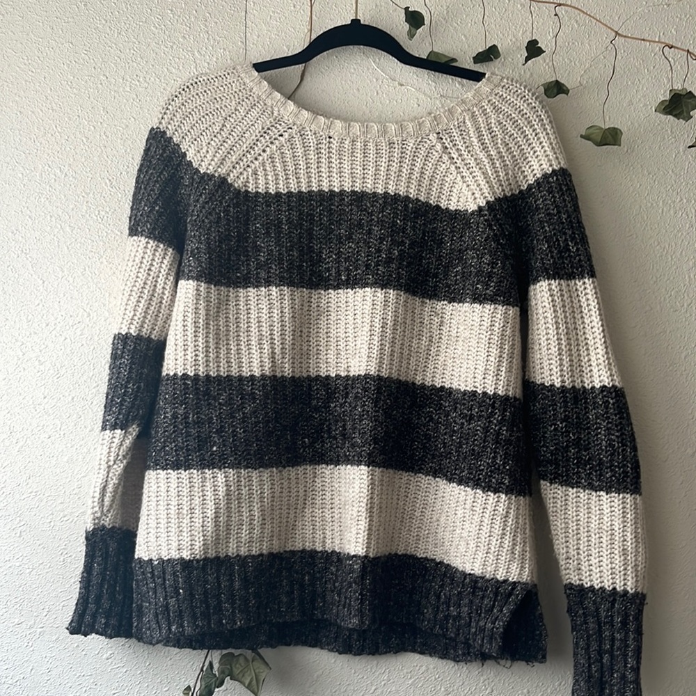 American Eagle cream and dark grey striped sweater size L